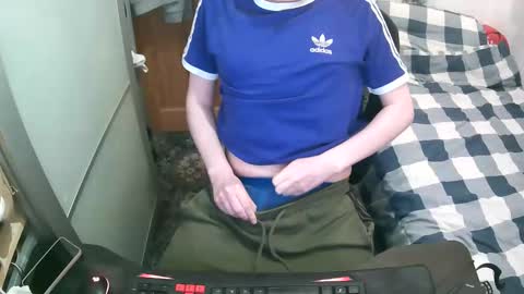 Snapshot of britishtom93 chatting on 04/26/26, 11:24 British Tom online show from 04/26/26, 11:24