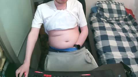 Snapshot of britishtom93 chatting on 05/14/26, 11:33 British Tom online show from 05/14/26, 11:33