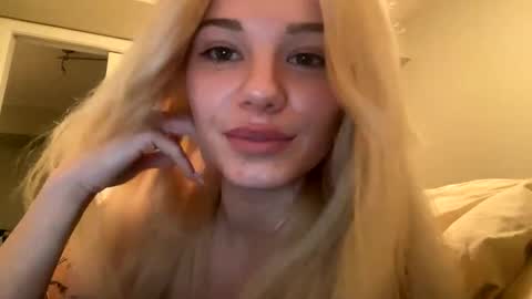 Snapshot of britneycherry08 chatting on 04/23/26, 04:24 britneycherry08 online show from 04/23/26, 04:24