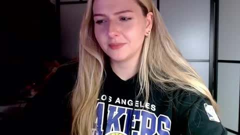 Snapshot of britneyglow chatting on 12/01/24, 07:36 BritneyGlow online show from 12/01/24, 07:36