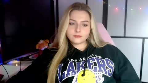 Snapshot of britneyglow chatting on 12/06/24, 05:55 BritneyGlow online show from 12/06/24, 05:55