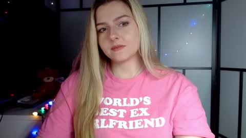 Snapshot of britneyglow chatting on 12/07/24, 04:36 BritneyGlow online show from 12/07/24, 04:36