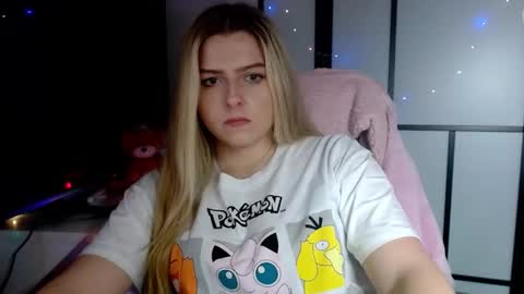 Snapshot of britneyglow chatting on 12/08/24, 06:28 BritneyGlow online show from 12/08/24, 06:28