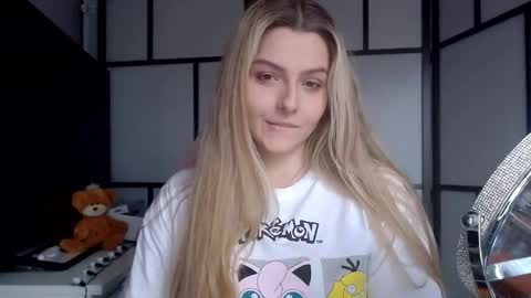 Snapshot of britneyglow chatting on 12/09/24, 08:22 BritneyGlow online show from 12/09/24, 08:22