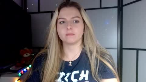 Snapshot of britneyglow chatting on 12/10/24, 07:22 BritneyGlow online show from 12/10/24, 07:22