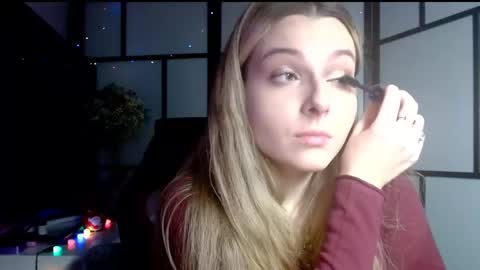 Snapshot of britneyglow chatting on 12/16/24, 05:00 BritneyGlow online show from 12/16/24, 05:00