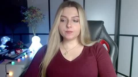 Snapshot of britneyglow chatting on 12/16/24, 09:31 BritneyGlow online show from 12/16/24, 09:31