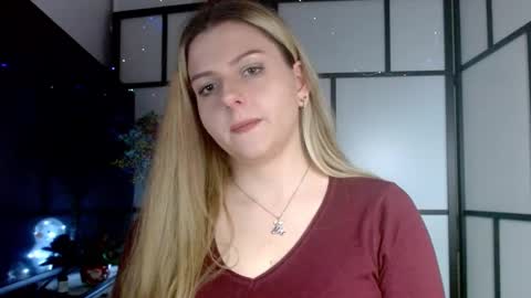 Snapshot of britneyglow chatting on 12/17/24, 12:34 BritneyGlow online show from 12/17/24, 12:34