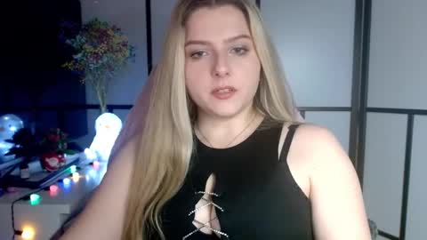 Snapshot of britneyglow chatting on 12/17/24, 04:43 BritneyGlow online show from 12/17/24, 04:43