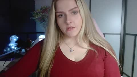 Snapshot of britneyglow chatting on 12/22/24, 06:37 BritneyGlow online show from 12/22/24, 06:37