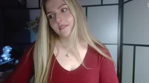 Snapshot of britneyglow chatting on 12/22/24, 10:04 BritneyGlow online show from 12/22/24, 10:04