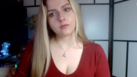 Snapshot of britneyglow chatting on 12/26/24, 07:27 BritneyGlow online show from 12/26/24, 07:27