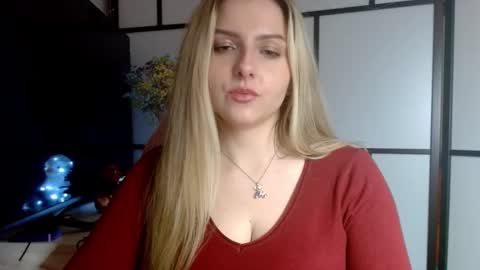 Snapshot of britneyglow chatting on 12/26/24, 10:41 BritneyGlow online show from 12/26/24, 10:41