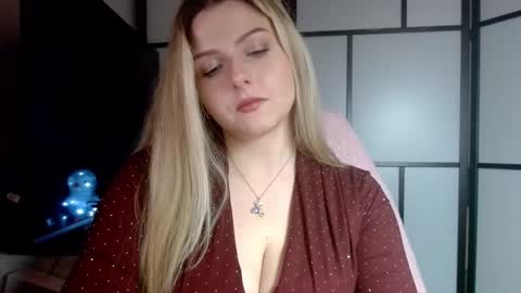 Snapshot of britneyglow chatting on 12/28/24, 06:50 BritneyGlow online show from 12/28/24, 06:50