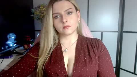 Snapshot of britneyglow chatting on 12/28/24, 09:51 BritneyGlow online show from 12/28/24, 09:51