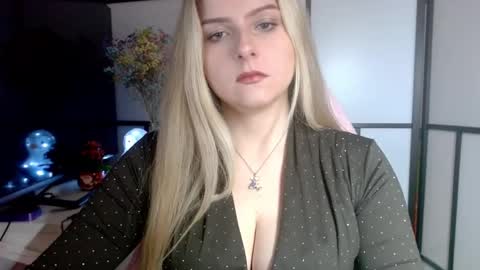 Snapshot of britneyglow chatting on 12/29/24, 04:08 BritneyGlow online show from 12/29/24, 04:08