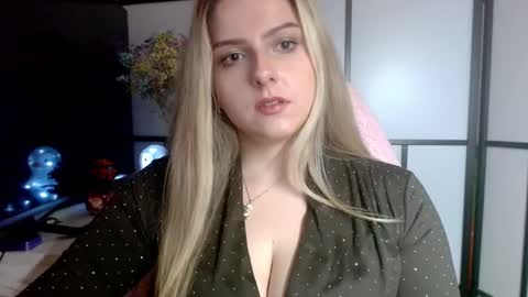 Snapshot of britneyglow chatting on 12/29/24, 07:11 BritneyGlow online show from 12/29/24, 07:11