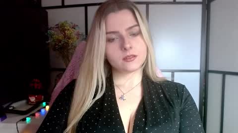 Snapshot of britneyglow chatting on 12/30/24, 03:46 BritneyGlow online show from 12/30/24, 03:46