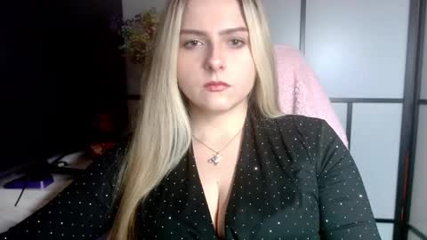 Snapshot of britneyglow chatting on 12/30/24, 06:49 BritneyGlow online show from 12/30/24, 06:49