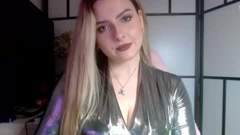 Snapshot of britneyglow chatting on 12/31/24, 03:31 BritneyGlow online show from 12/31/24, 03:31