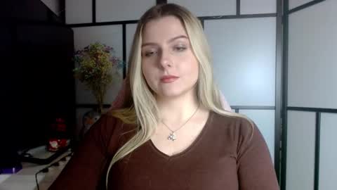 Snapshot of britneyglow chatting on 01/03/25, 04:16 BritneyGlow online show from 01/03/25, 04:16