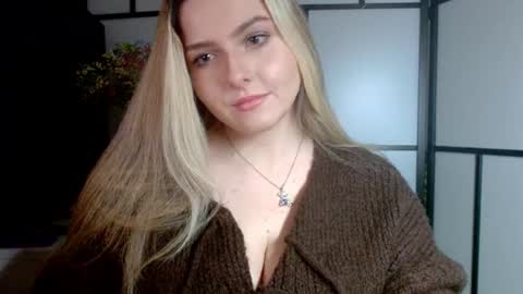 Snapshot of britneyglow chatting on 01/15/25, 06:51 BritneyGlow online show from 01/15/25, 06:51