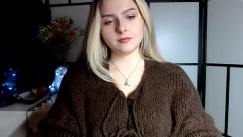 Snapshot of britneyglow chatting on 01/22/25, 05:28 BritneyGlow online show from 01/22/25, 05:28