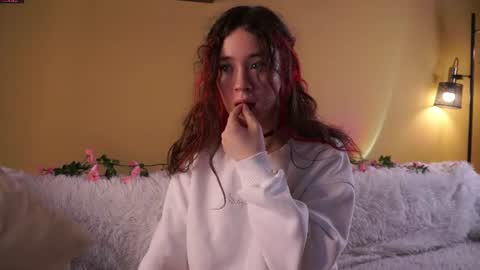 Snapshot of britthe chatting on 07/04/26, 03:18 Lina online show from 07/04/26, 03:18