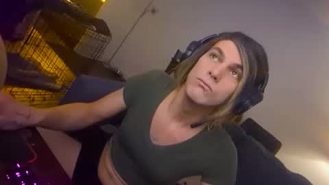 Snapshot of brookiebabyyyx3 chatting on 02/08/25, 09:13 brooke online show from 02/08/25, 09:13