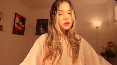 Snapshot of brooklyn_baby_ chatting on 12/19/25, 04:52 Nat Independent model Please help me to reach 200 thumbs up online show from 12/19/25, 04:52