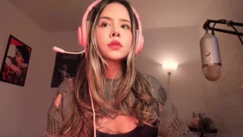 Snapshot of brooklyn_baby_ chatting on 01/10/26, 08:54 Nat Independent model Please help me to reach 200 thumbs up online show from 01/10/26, 08:54