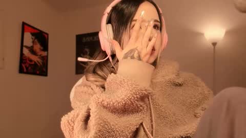 Snapshot of brooklyn_baby_ chatting on 01/15/26, 04:17 Nat Independent model Please help me to reach 200 thumbs up online show from 01/15/26, 04:17