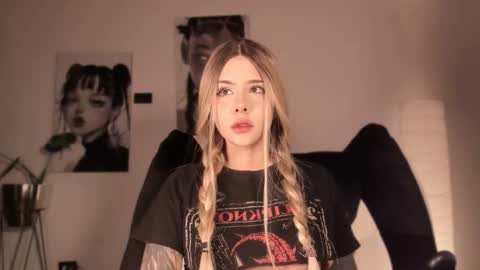 Snapshot of brooklyn_baby_ chatting on 02/24/26, 02:53 Nat Independent model Please help me to reach 200 thumbs up online show from 02/24/26, 02:53