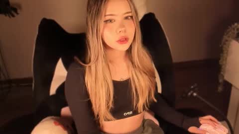 Snapshot of brooklyn_baby_ chatting on 03/04/26, 04:18 Nat Independent model Please help me to reach 200 thumbs up online show from 03/04/26, 04:18