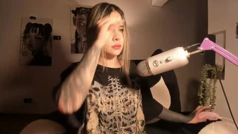 Snapshot of brooklyn_baby_ chatting on 05/27/26, 03:58 Nat Independent model Please help me to reach 200 thumbs up online show from 05/27/26, 03:58
