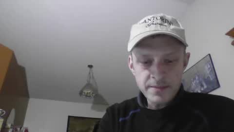 Snapshot of browndog5580 chatting on 12/26/24, 01:07 browndog5580 online show from 12/26/24, 01:07