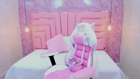 Snapshot of brownie_delicious chatting on 01/24/25, 02:18 Sara online show from 01/24/25, 02:18