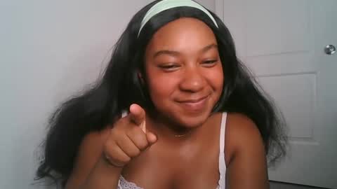 Snapshot of brownsugarcutie3 chatting on 10/19/25, 02:23 Brownsuagrcutie online show from 10/19/25, 02:23