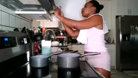 Snapshot of brownsugarcutie3 chatting on 12/18/25, 01:44 Brownsuagrcutie online show from 12/18/25, 01:44