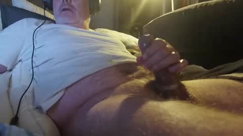 Snapshot of brt157 chatting on 09/18/25, 02:13 robert online show from 09/18/25, 02:13