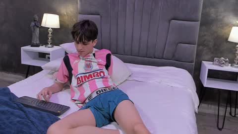 Bruce Hans online show from 02/08/25, 02:38