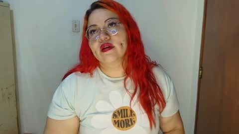 Snapshot of bruja__scarlata chatting on 05/28/26, 06:27 i am danny online show from 05/28/26, 06:27