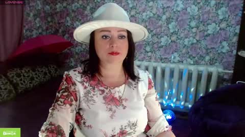 Snapshot of brunette7786 chatting on 05/27/26, 08:50 Julia online show from 05/27/26, 08:50