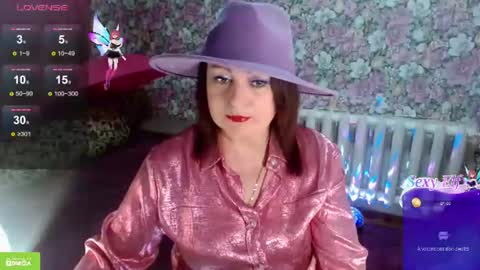 Snapshot of brunette7786 chatting on 07/10/26, 10:01 Julia online show from 07/10/26, 10:01