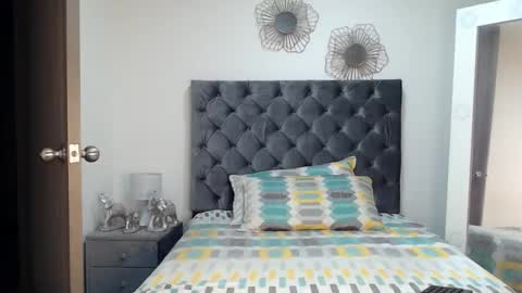 Violetta online show from 09/23/25, 03:09