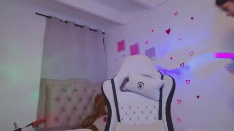 SARAH  online show from 03/25/26, 09:15