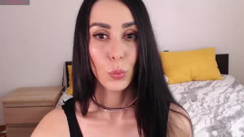 Snapshot of brunettgirl_ chatting on 05/20/26, 04:07 Ellis online show from 05/20/26, 04:07