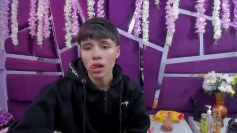 Snapshot of bruno_cruz chatting on 12/17/25, 02:06 Bruno Cruz online show from 12/17/25, 02:06