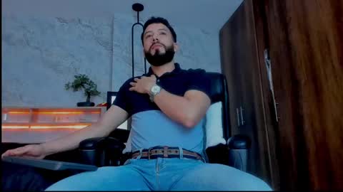 Snapshot of bruno_woods chatting on 03/02/25, 02:08 Andres Suarez online show from 03/02/25, 02:08