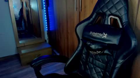 Snapshot of bryan_boy_ chatting on 03/10/25, 02:28 bryan online show from 03/10/25, 02:28